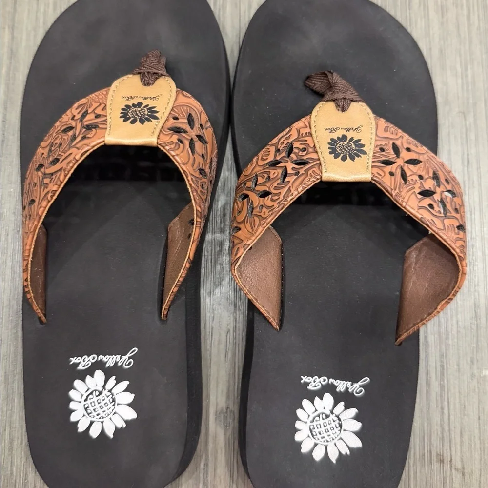 Yellow Box women’s Benji Wedge Black and Brown Sandals size 8M - Picture 2 of 5